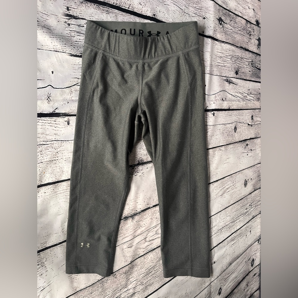 Grey Underarmour Compression 3/4 Athletic Leggings Size Medium